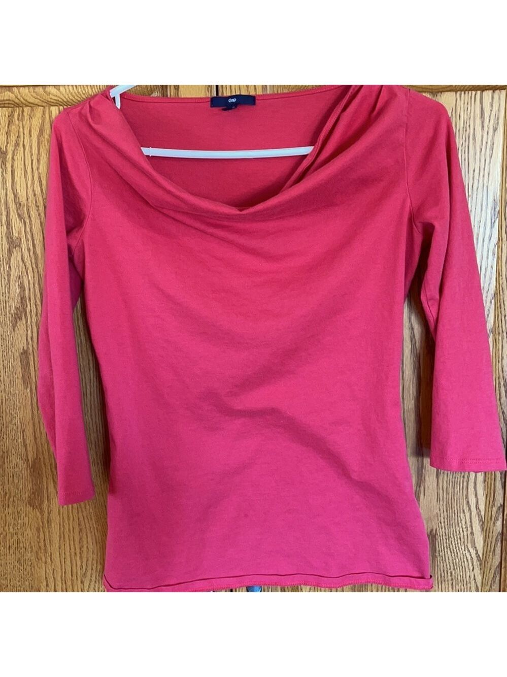 Adorable red slouch neck Gap top size S.